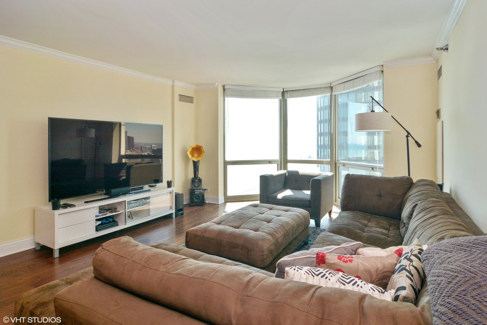 195 N HARBOR Drive 4504