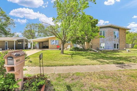 Photo of 1520 S Pointe Drive, Rantoul, IL 61866 (MLS # 12626007)