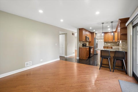 Tiny photo for 612 Armstrong Court, Buffalo Grove, IL 60089 (MLS # 12771117)