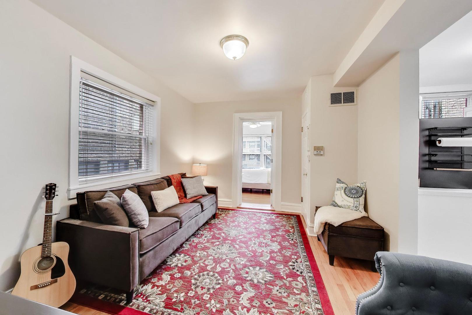 722 W Oakdale Avenue 1R