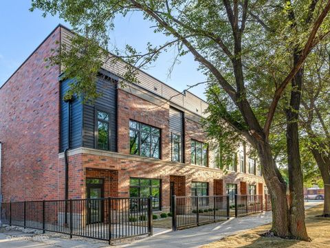 6915 N WESTERN Avenue 2 Chicago IL 60645
