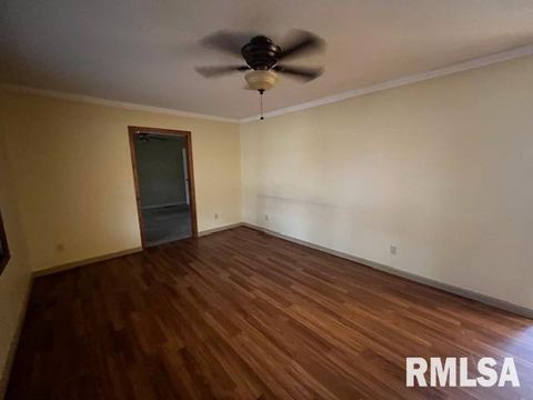 Tiny photo for 101 N LAWRENCE Street, Desoto, IL 62924 (MLS # EB460421)