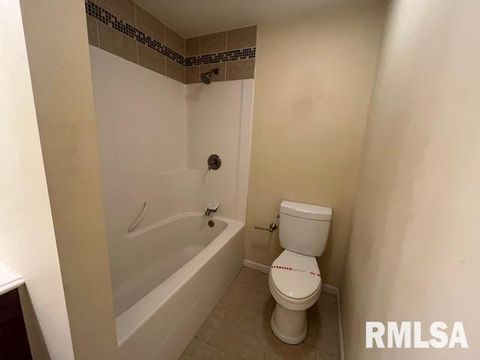 Tiny photo for 101 N LAWRENCE Street, Desoto, IL 62924 (MLS # EB460421)