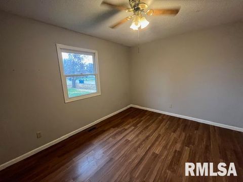 Tiny photo for 101 N LAWRENCE Street, Desoto, IL 62924 (MLS # EB460421)