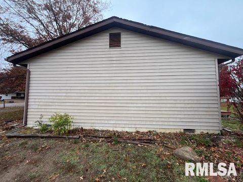 Tiny photo for 101 N LAWRENCE Street, Desoto, IL 62924 (MLS # EB460421)