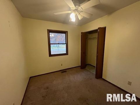 Tiny photo for 101 N LAWRENCE Street, Desoto, IL 62924 (MLS # EB460421)