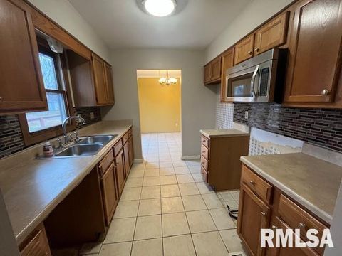 Tiny photo for 101 N LAWRENCE Street, Desoto, IL 62924 (MLS # EB460421)