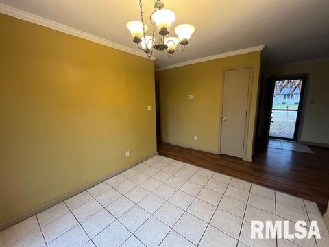 Tiny photo for 101 N LAWRENCE Street, Desoto, IL 62924 (MLS # EB460421)