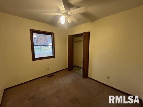 Tiny photo for 101 N LAWRENCE Street, Desoto, IL 62924 (MLS # EB460421)