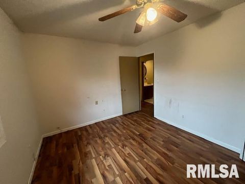 Tiny photo for 101 N LAWRENCE Street, Desoto, IL 62924 (MLS # EB460421)