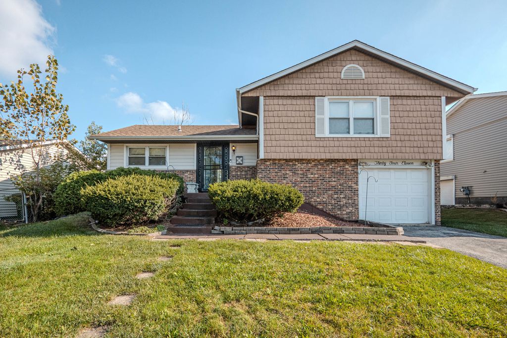 Photo for 3411 Montmarte Avenue, Hazel Crest, IL 60429 (MLS # 12485636)