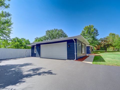 Tiny photo for 1122 Foster Avenue, Lake Bluff, IL 60044 (MLS # 12483337)