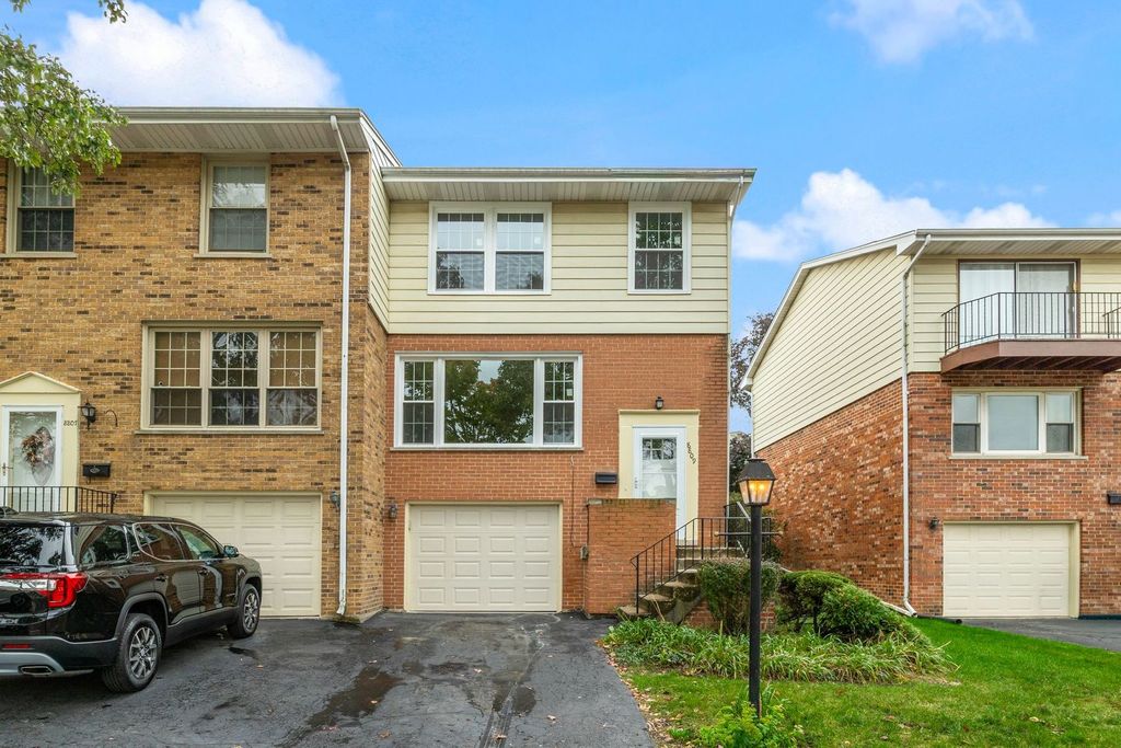 Photo for 8809 44th Place, Brookfield, IL 60513 (MLS # 12497653)