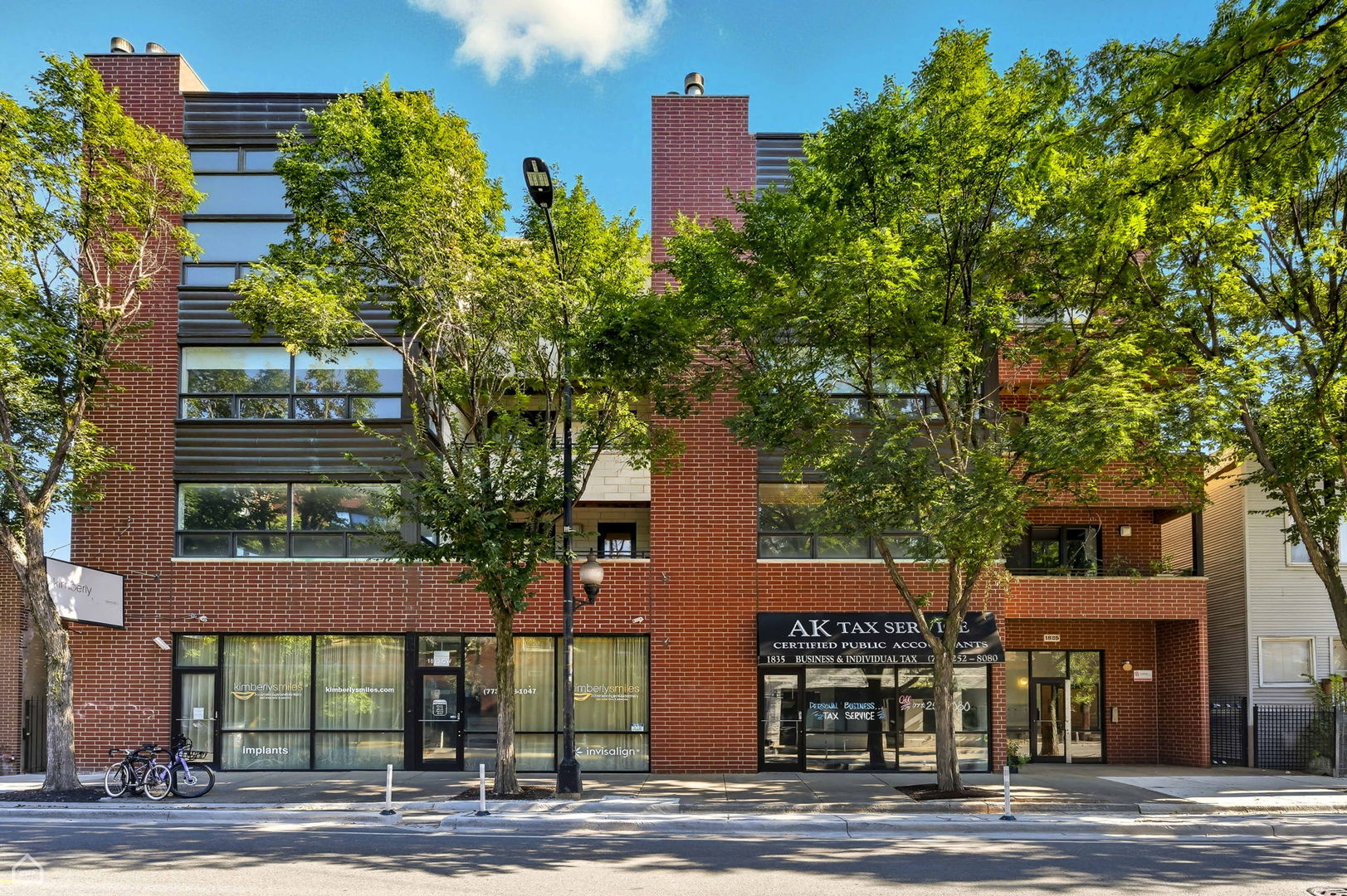 Chicago, Illinois 60647, United States, 3 Bedrooms Bedrooms, ,2 BathroomsBathrooms,Residential,Active,216374