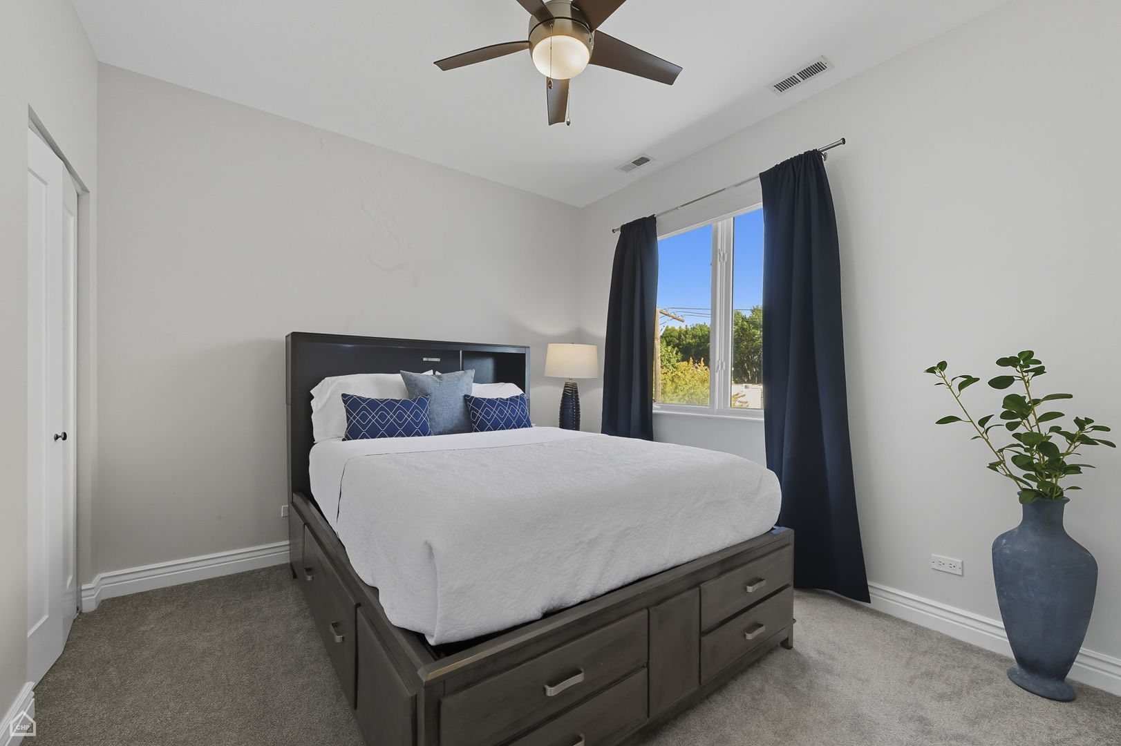 Chicago, Illinois 60647, United States, 3 Bedrooms Bedrooms, ,2 BathroomsBathrooms,Residential,Active,216374