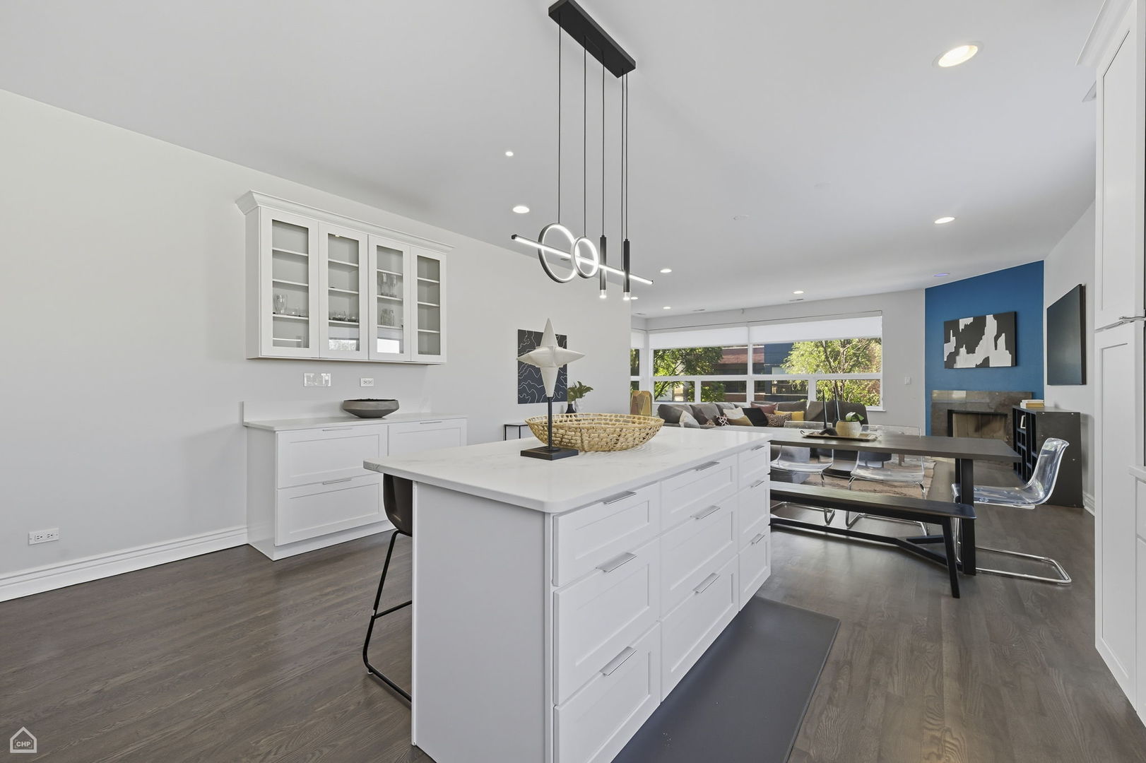 Chicago, Illinois 60647, United States, 3 Bedrooms Bedrooms, ,2 BathroomsBathrooms,Residential,Active,216374