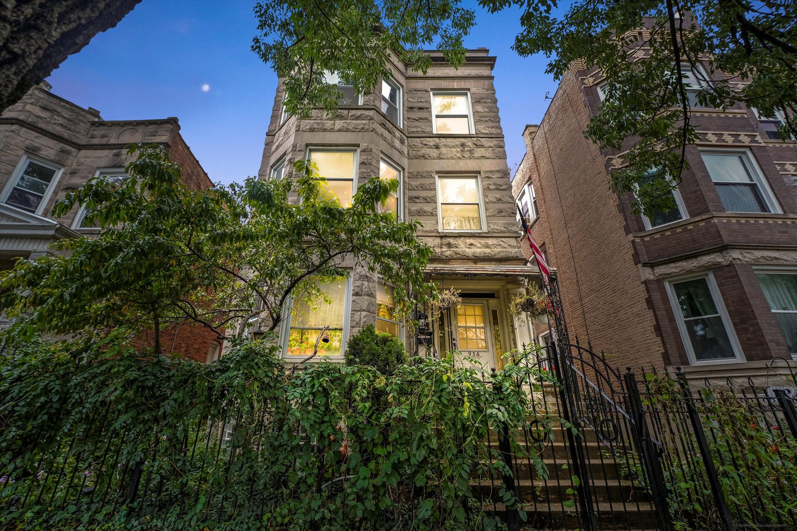 936 N Fairfield Avenue