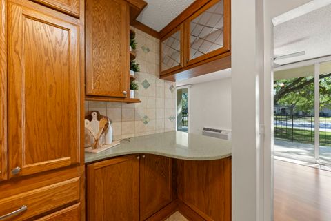 Tiny photo for 1150 E Jackson Street #1C, Lombard, IL 60148 (MLS # 12460079)
