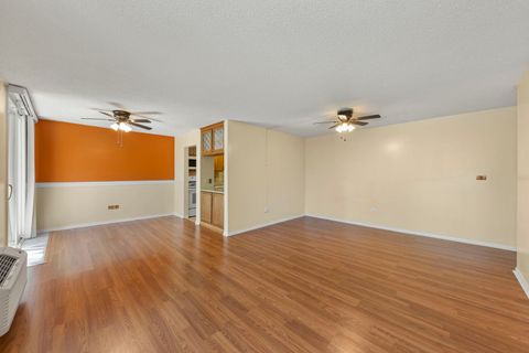 Tiny photo for 1150 E Jackson Street #1C, Lombard, IL 60148 (MLS # 12460079)