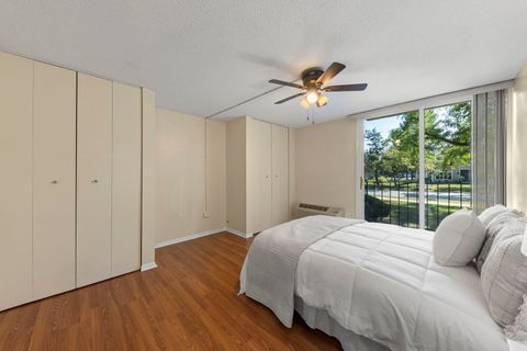 Tiny photo for 1150 E Jackson Street #1C, Lombard, IL 60148 (MLS # 12460079)