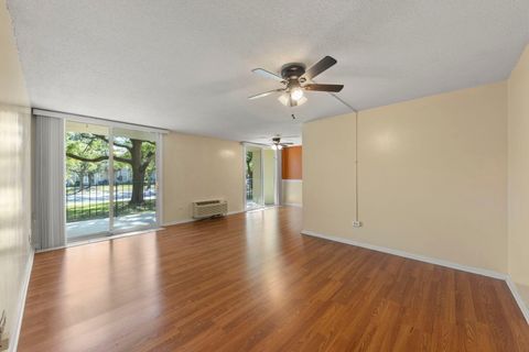 Tiny photo for 1150 E Jackson Street #1C, Lombard, IL 60148 (MLS # 12460079)
