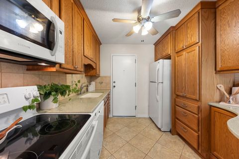 Tiny photo for 1150 E Jackson Street #1C, Lombard, IL 60148 (MLS # 12460079)