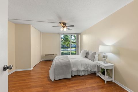Tiny photo for 1150 E Jackson Street #1C, Lombard, IL 60148 (MLS # 12460079)