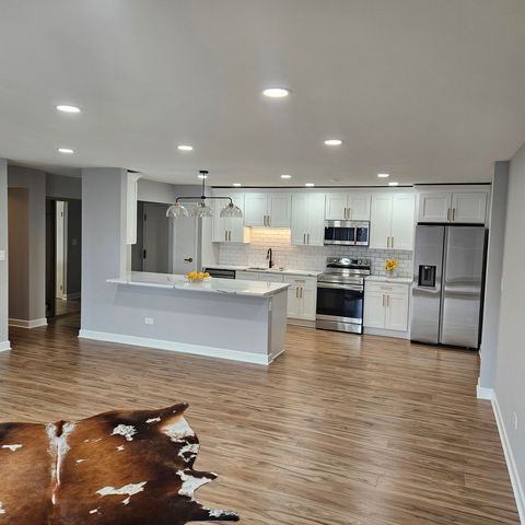 Tiny photo for 1717 W CRYSTAL Lane #310, Mount Prospect, IL 60056 (MLS # 12613322)