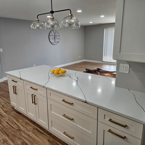 Tiny photo for 1717 W CRYSTAL Lane #310, Mount Prospect, IL 60056 (MLS # 12613322)