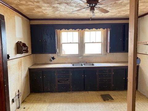 Tiny photo for 600 Dewey Street, Eldorado, IL 62930 (MLS # 12599342)