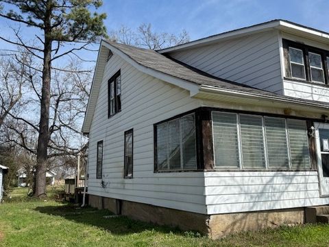 Tiny photo for 600 Dewey Street, Eldorado, IL 62930 (MLS # 12599342)