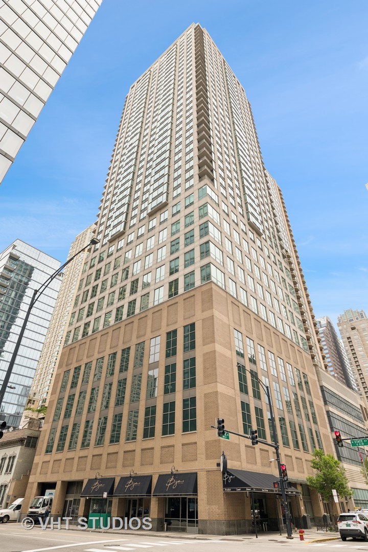 2 E Erie Street 1608