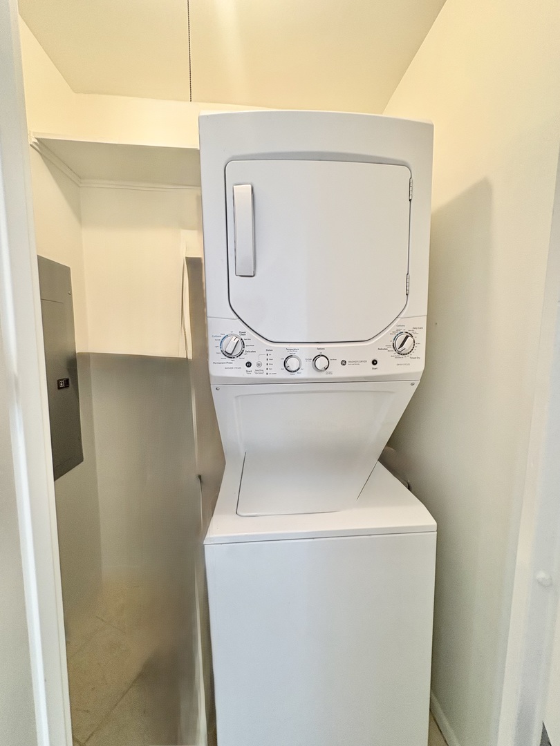 Chicago, Illinois 60611, United States, 2 Bedrooms Bedrooms, ,2 BathroomsBathrooms,Residential,Active,226941