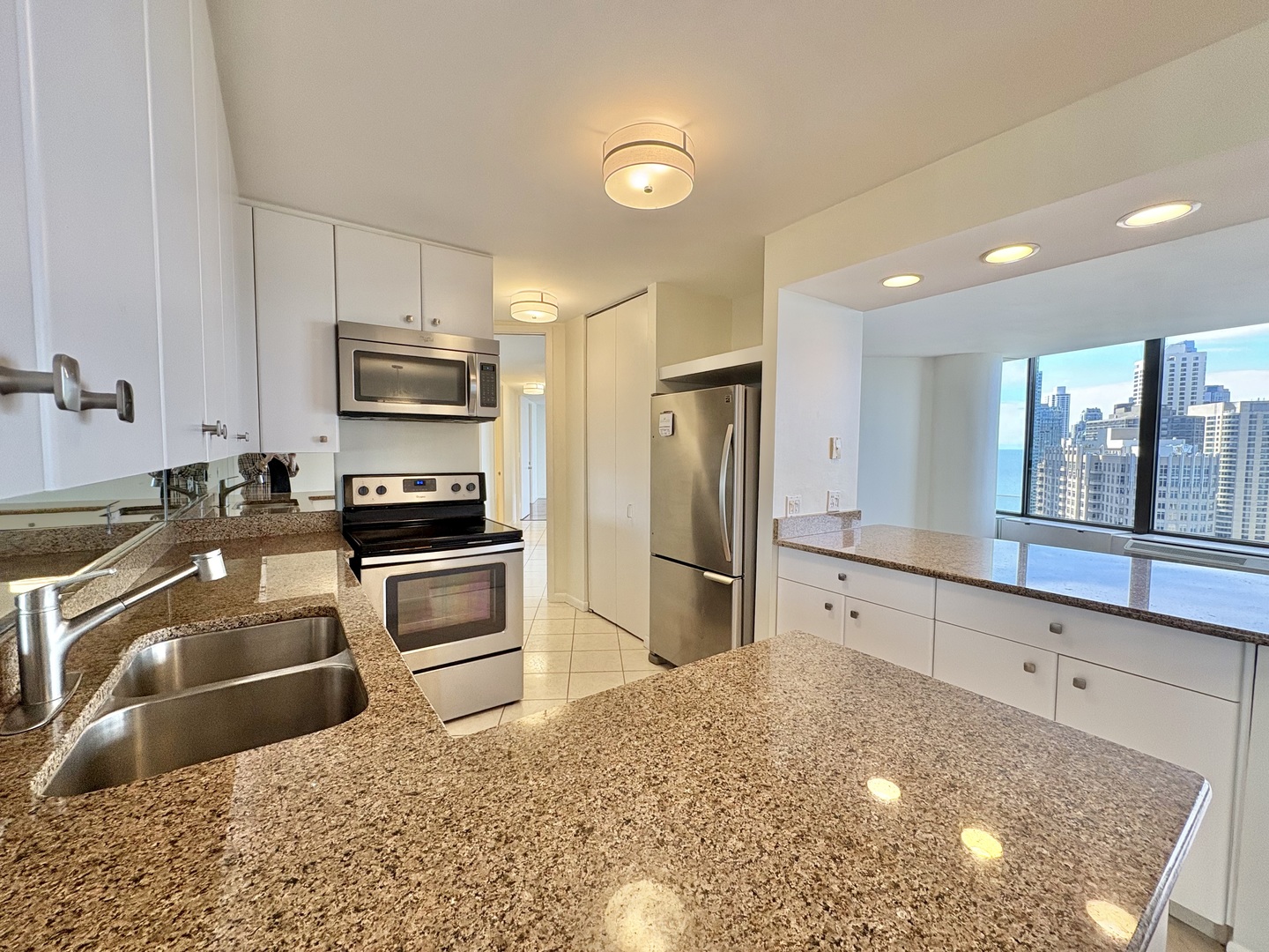 Chicago, Illinois 60611, United States, 2 Bedrooms Bedrooms, ,2 BathroomsBathrooms,Residential,Active,226941