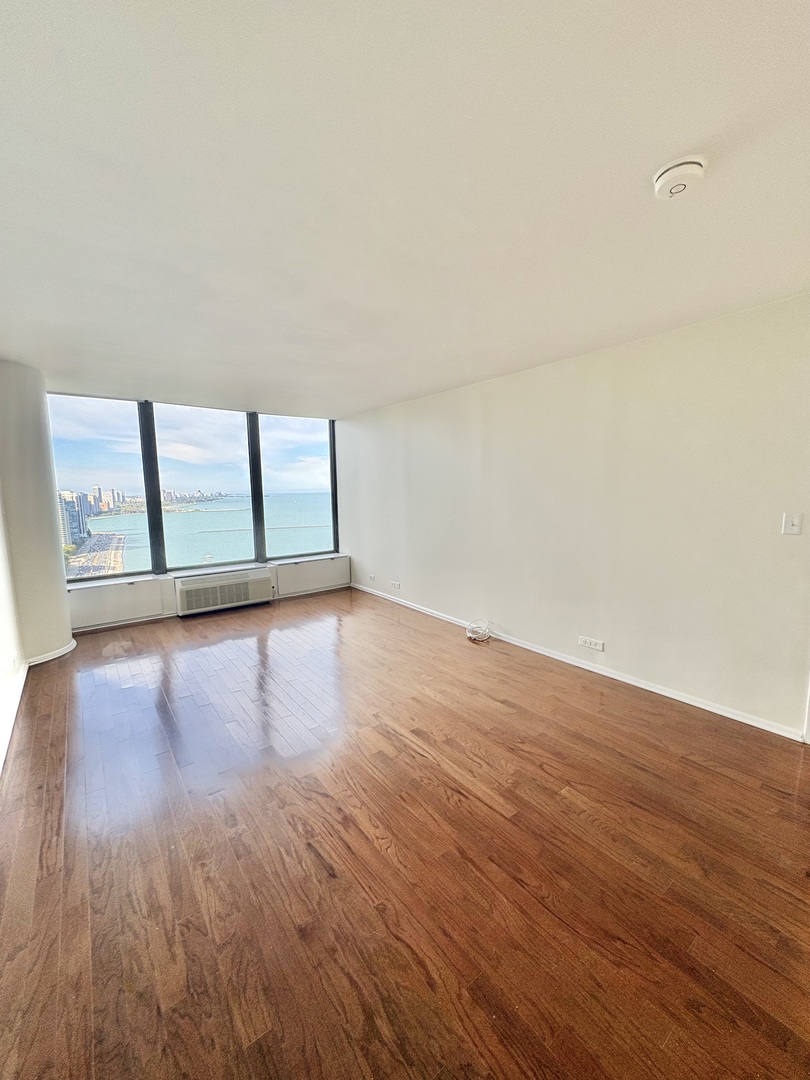 Chicago, Illinois 60611, United States, 2 Bedrooms Bedrooms, ,2 BathroomsBathrooms,Residential,Active,226941