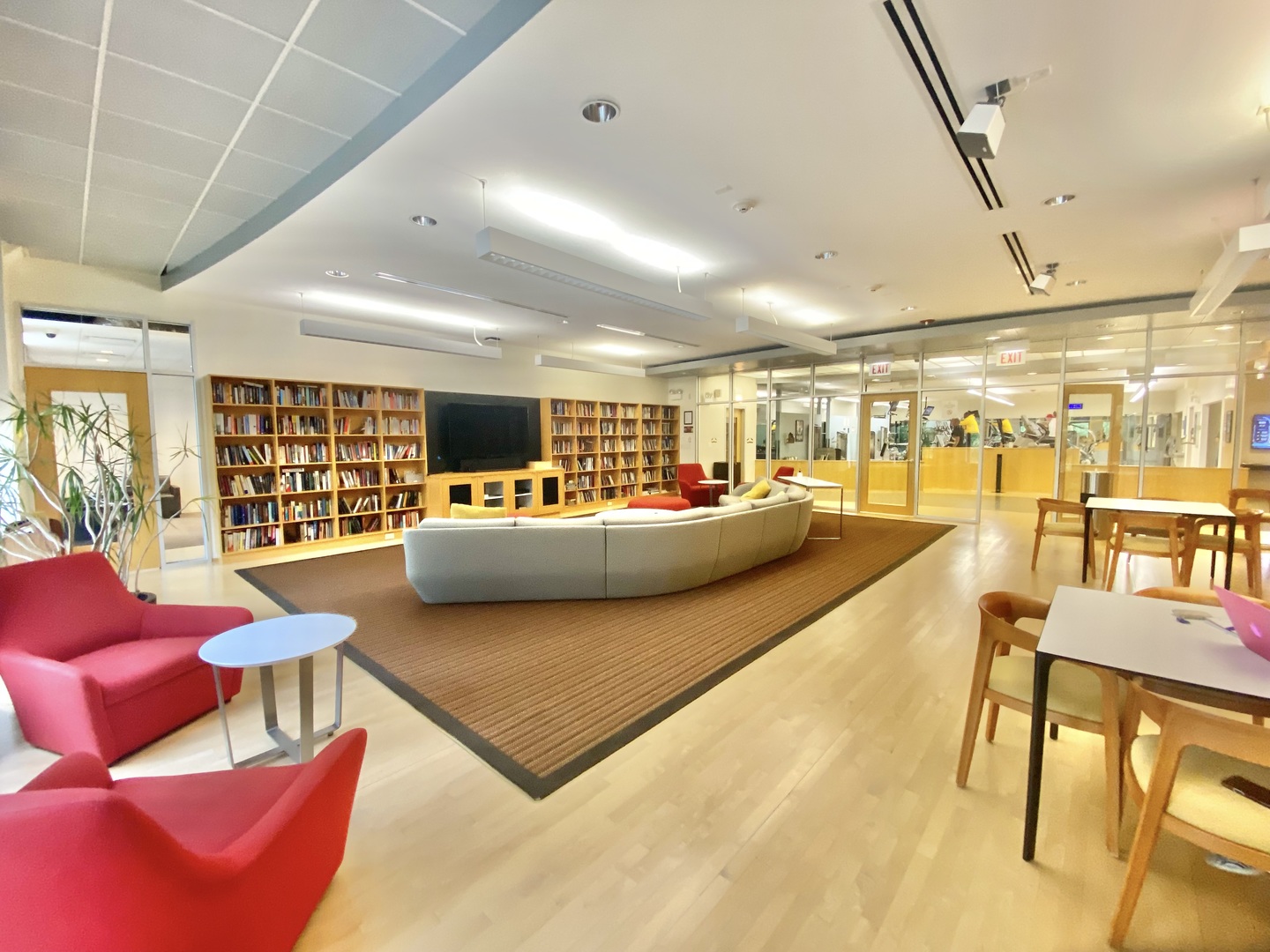 Chicago, Illinois 60611, United States, 2 Bedrooms Bedrooms, ,2 BathroomsBathrooms,Residential,Active,226941