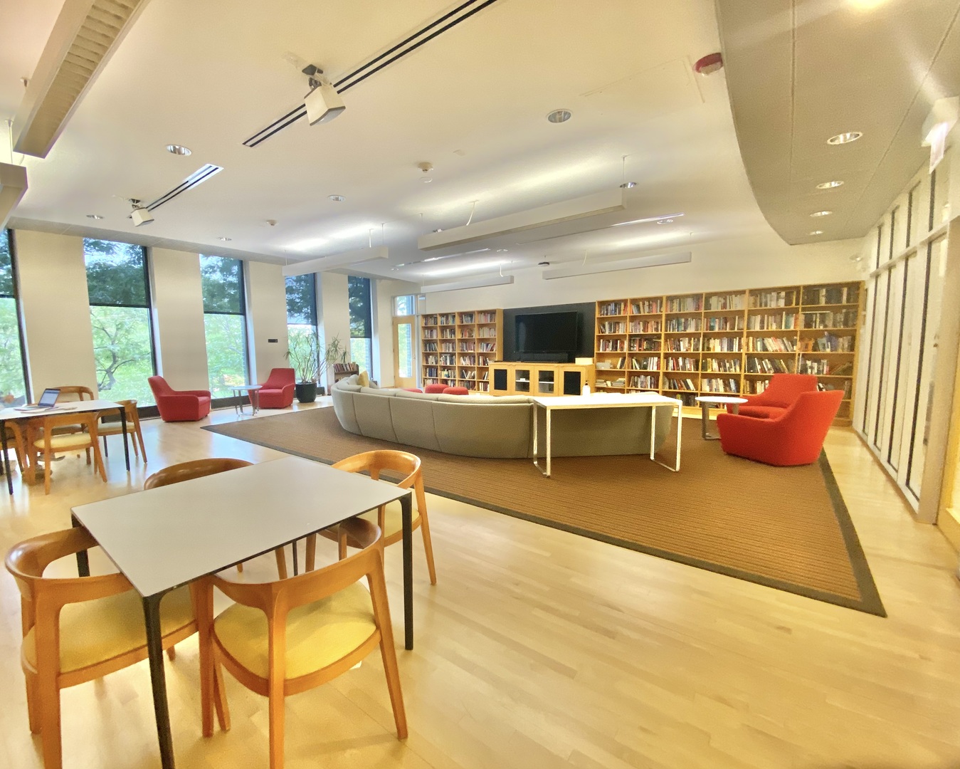 Chicago, Illinois 60611, United States, 2 Bedrooms Bedrooms, ,2 BathroomsBathrooms,Residential,Active,226941