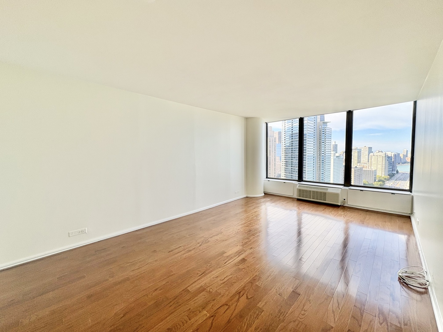 Chicago, Illinois 60611, United States, 2 Bedrooms Bedrooms, ,2 BathroomsBathrooms,Residential,Active,226941