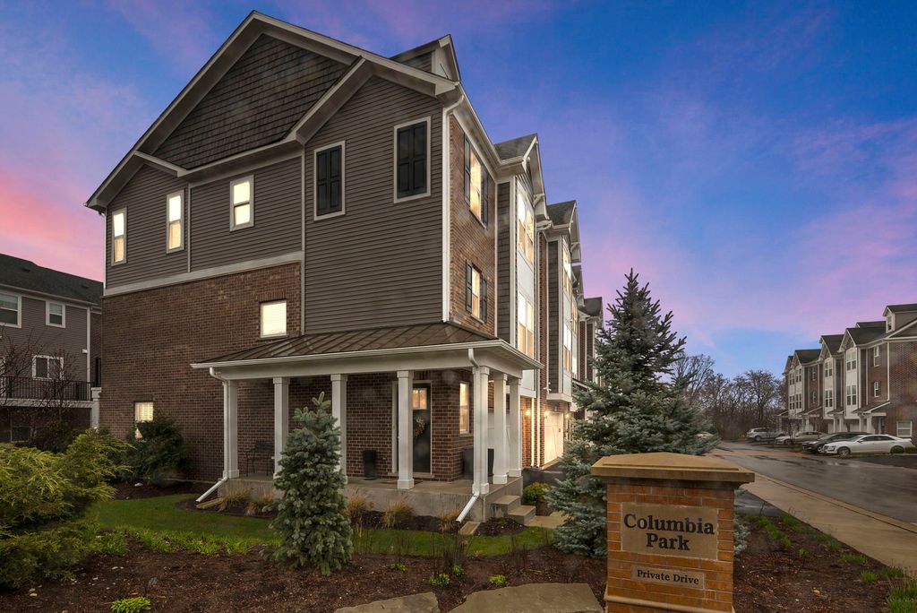 Photo for 902 Coletta Circle, Naperville, IL 60563 (MLS # 12017960)