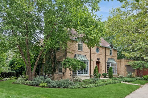 Photo of 6755 N Jean Avenue, Chicago, IL 60646 (MLS # 12782724)