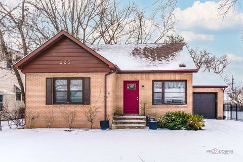 Photo of 225 Walker Place, Mundelein, IL 60060 (MLS # 12538169)