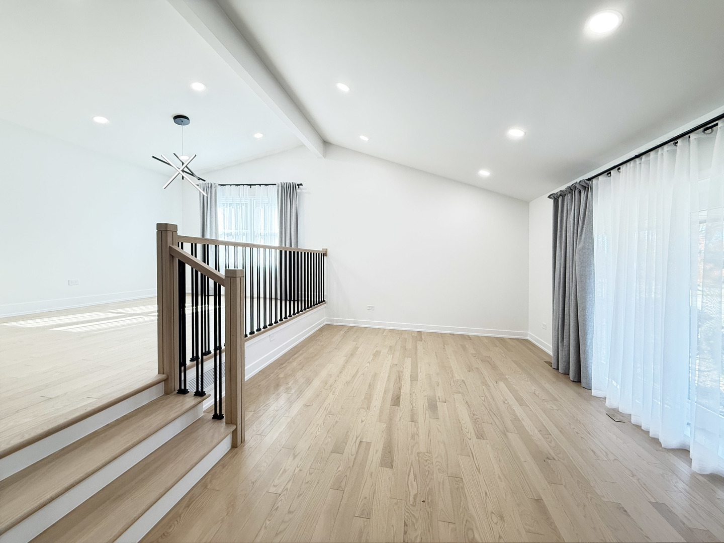 3103 N Wilshire Lane