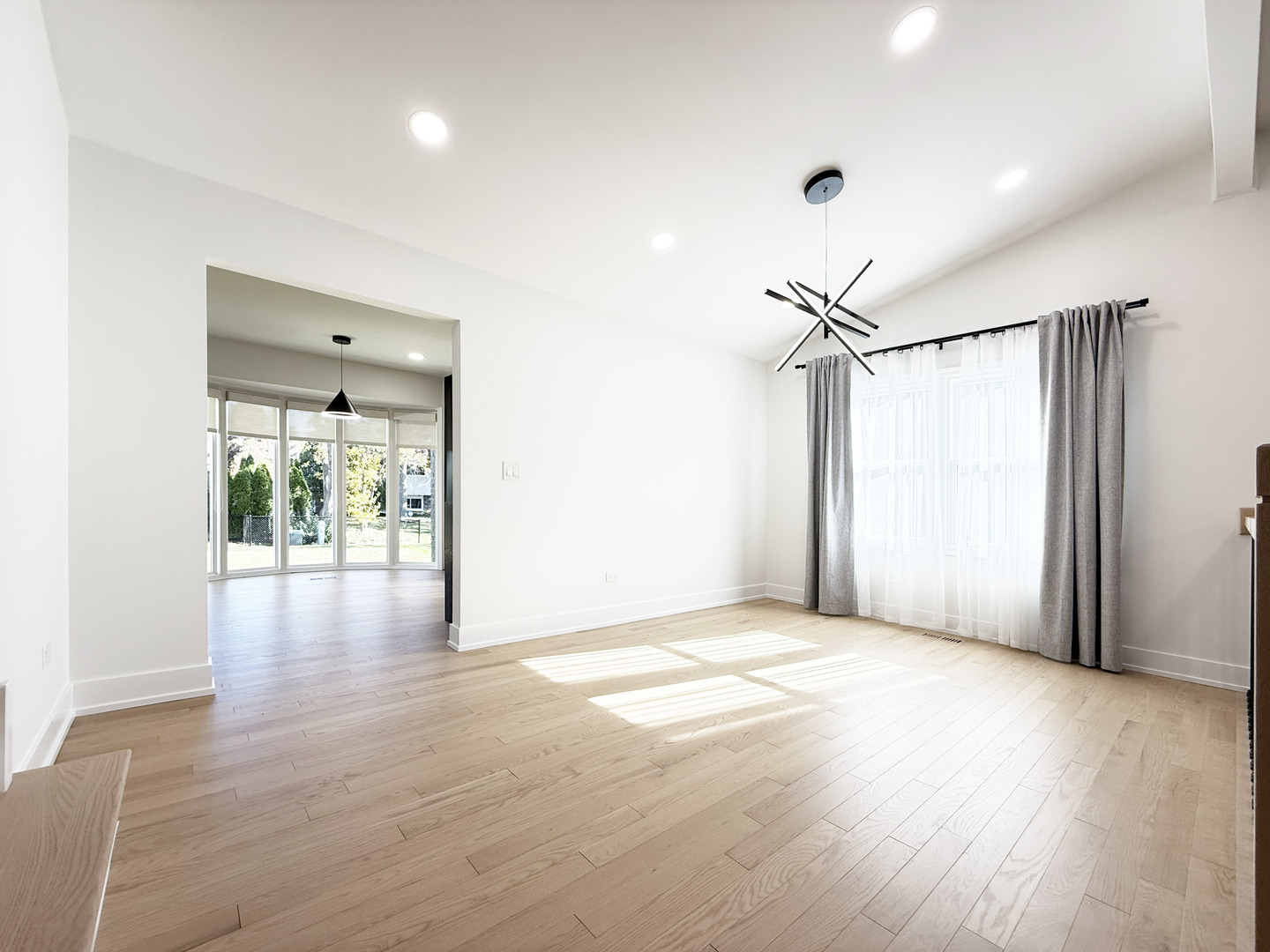 3103 N Wilshire Lane