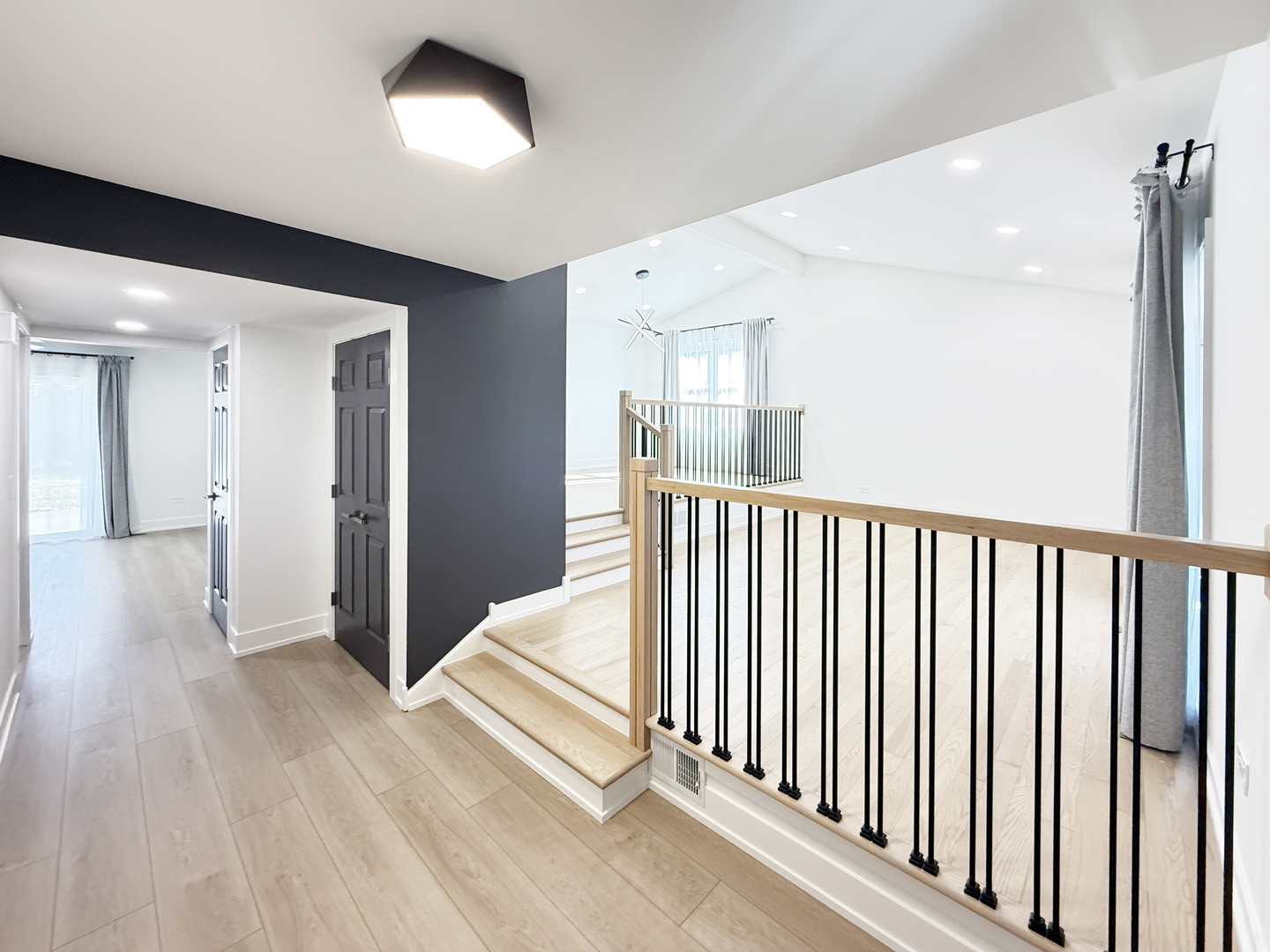 3103 N Wilshire Lane