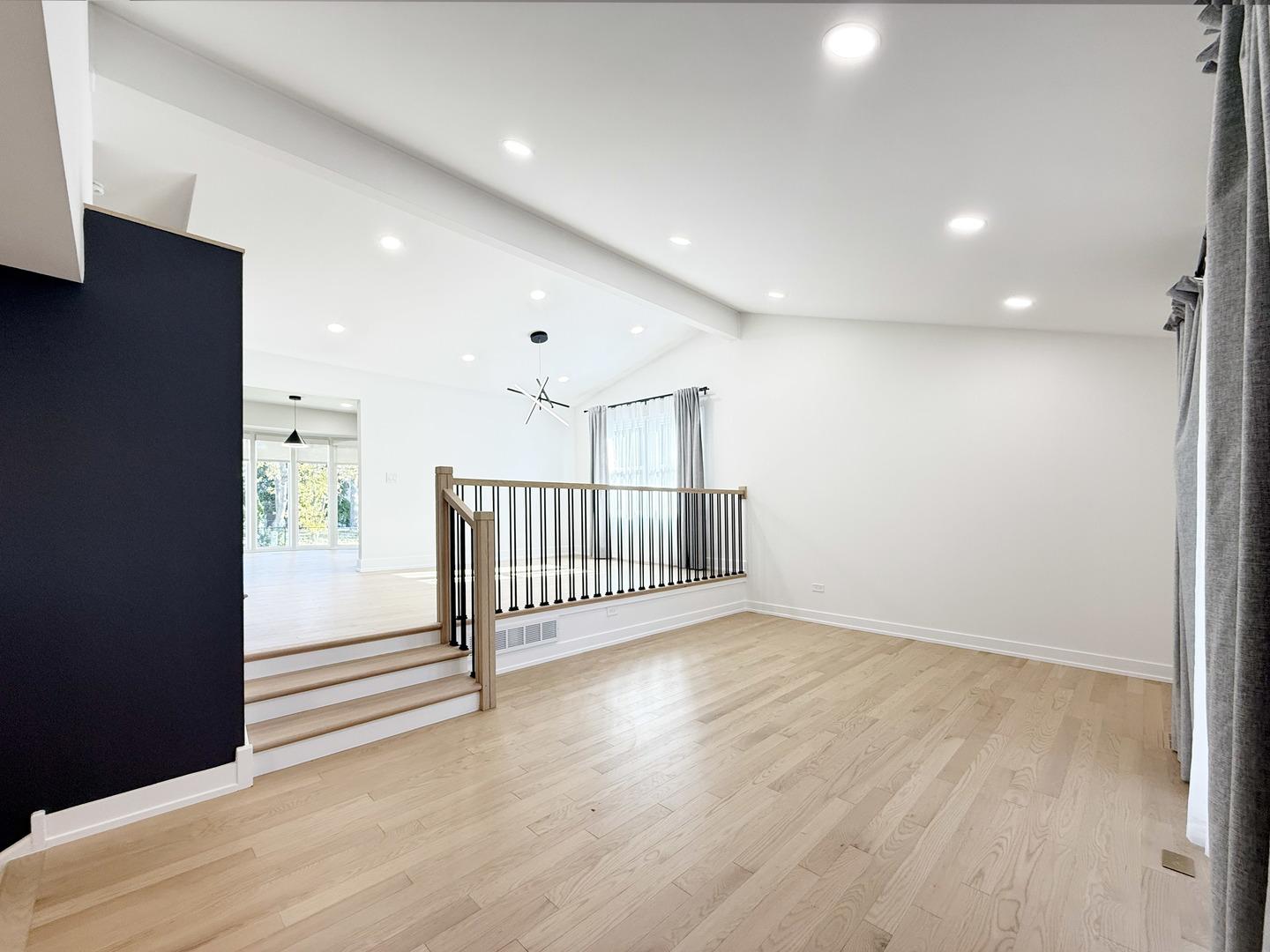 3103 N Wilshire Lane