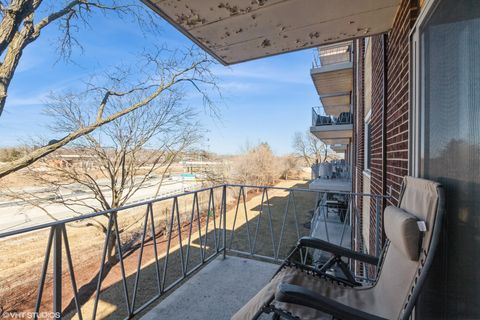 Tiny photo for 2900 Maple Avenue #15C, Downers Grove, IL 60515 (MLS # 12543710)