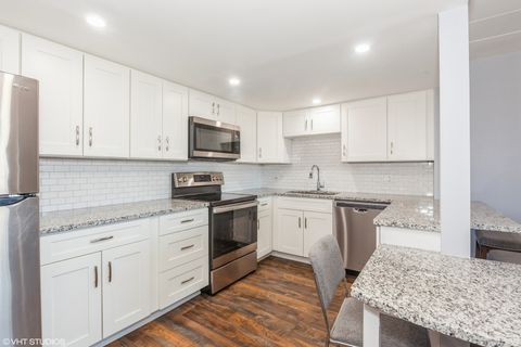 Tiny photo for 2900 Maple Avenue #15C, Downers Grove, IL 60515 (MLS # 12543710)