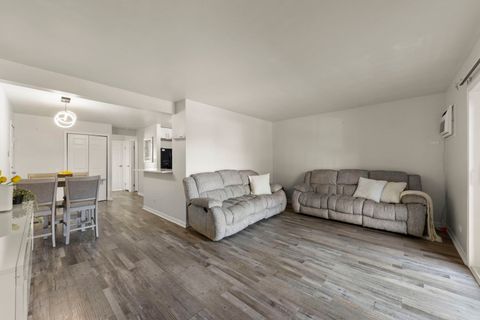 Tiny photo for 1002 Spruce Street #2B, Glendale Heights, IL 60139 (MLS # 12483012)