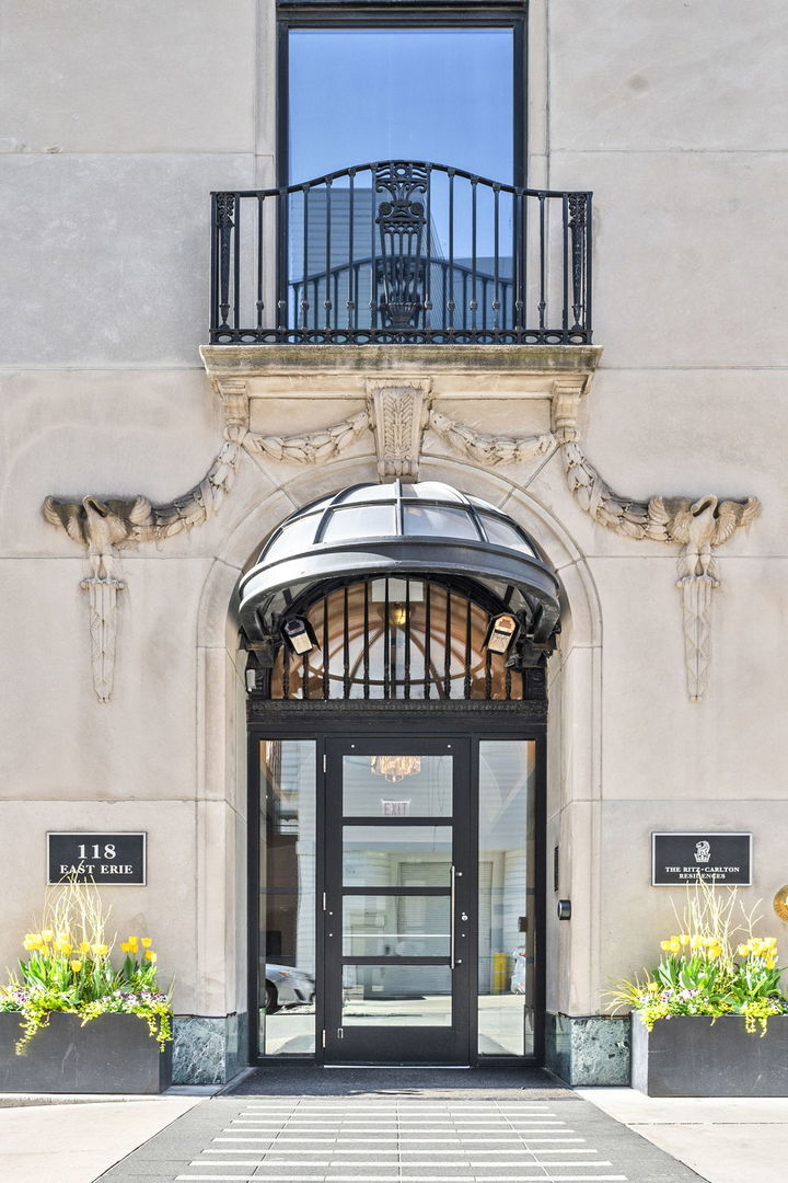 118 E Erie Street 25D