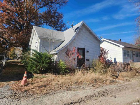 Photo of 113 N HICKORY Street, Duquoin, IL 62274 (MLS # EB460484)